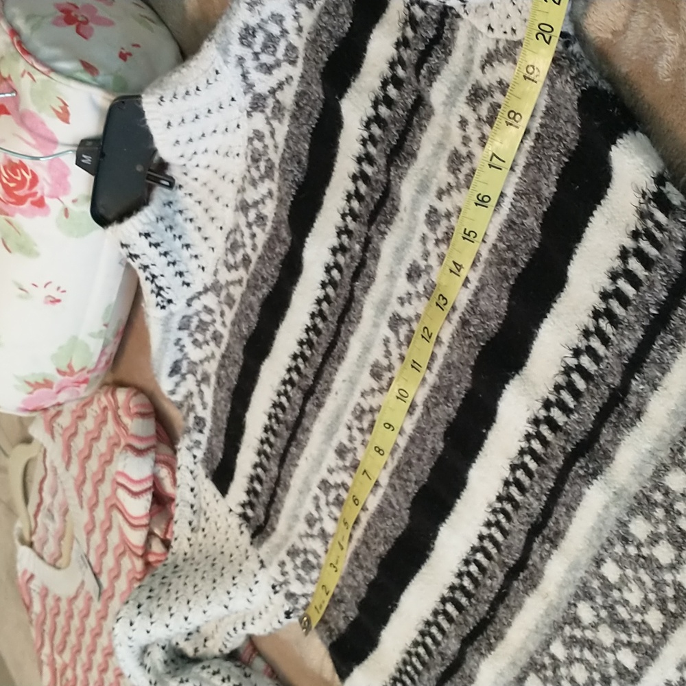 a.n.a Black and White Patterned Sweater - Picture 6 of 7